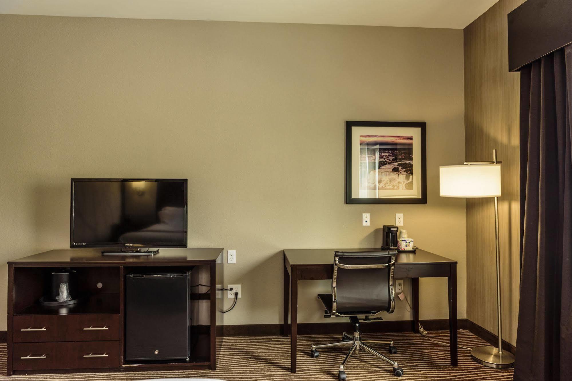 Holiday Inn Express & Suites Cheektowaga North East By Ihg Εξωτερικό φωτογραφία